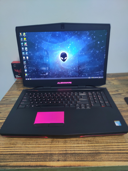 外星人17游戏本，成色很新，性能优越，电池...