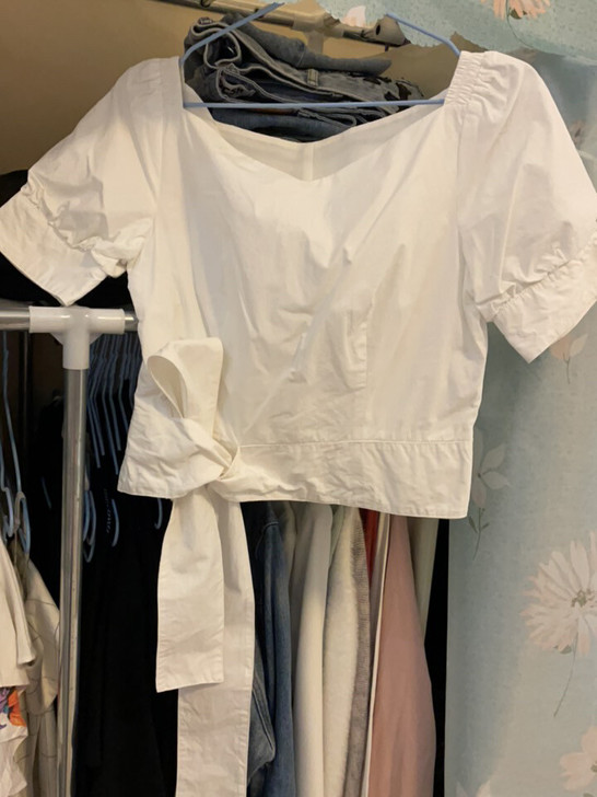 全新白色淑女装，搭配裙子超级漂亮