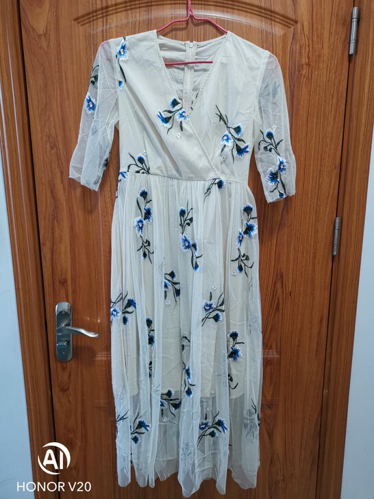 裂纹，CACHE品牌连衣裙，39.9一件，...