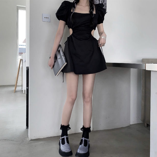 2021夏季韩国小众设计感方领泡泡袖镂空系...