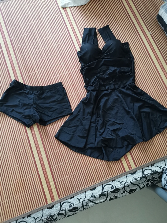 女款游泳装