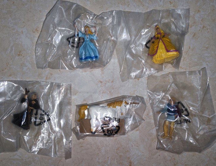 正版PLASTOY迷你小号公主灰姑娘白马王...