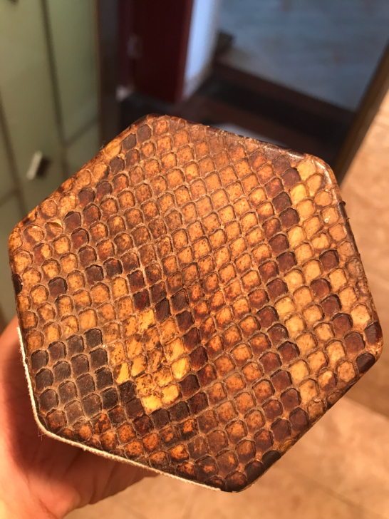 老古董二胡筒子一枚。