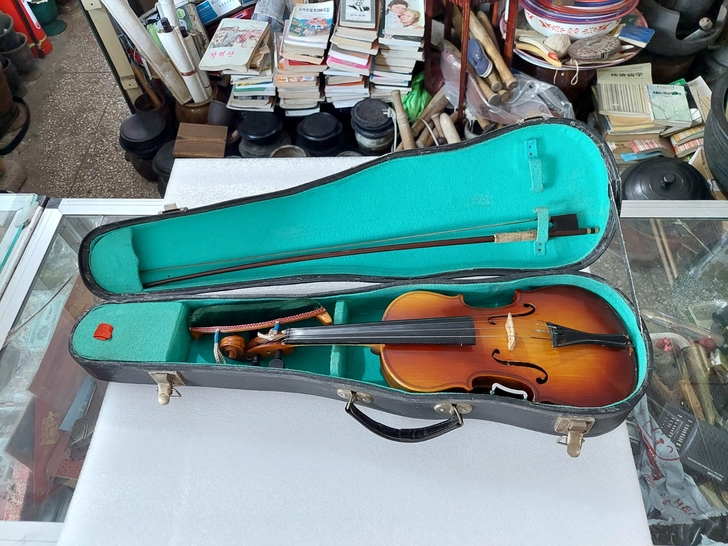 80年代精品小提琴带原装箱 包老保真，品相...