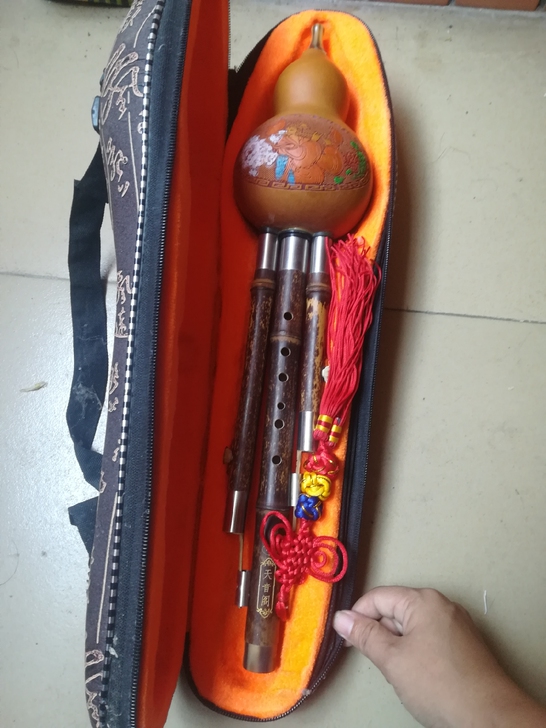 转让一把精品葫芦丝，音质很好，本人爱好音乐...
