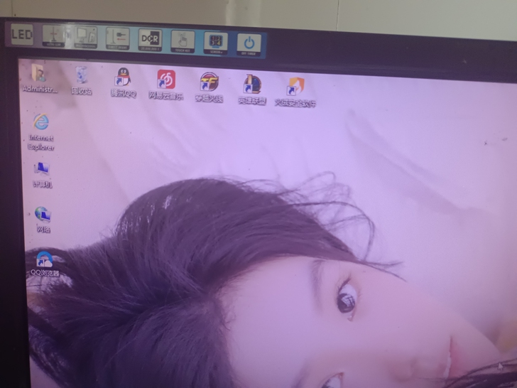 特价显示屏 因为要换新电脑特价处理