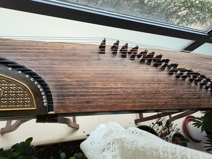 便宜出古筝，由于屋内太干燥侧边有开裂，但不...