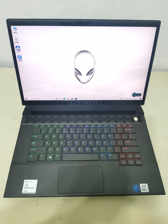 外星人m15r4  国行几十小时准新机，箱...