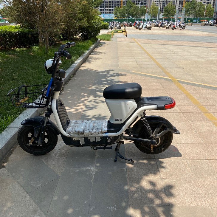 9成新 哈啰电动车  车子已买断 哈啰ap...