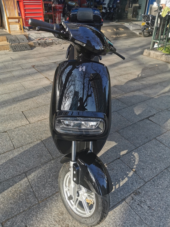 哈啰电动车 棒途E5