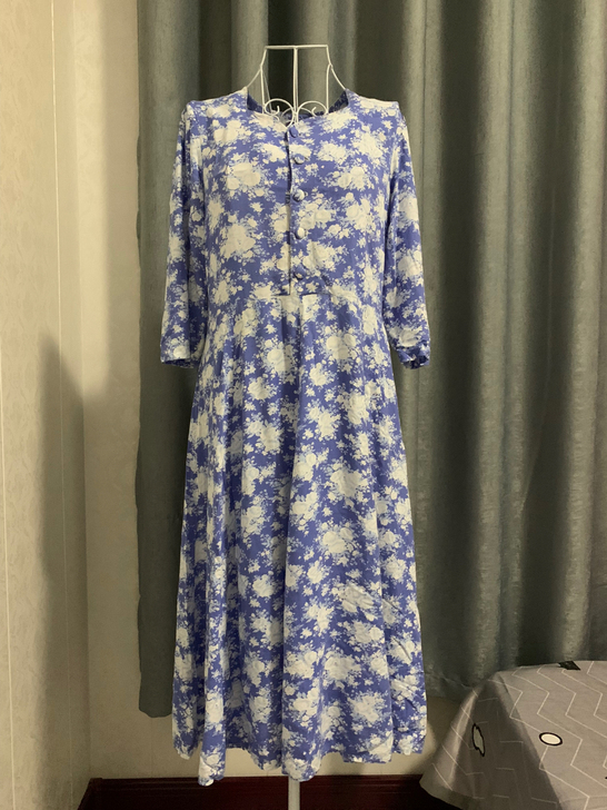 全新蓝白大花朵连衣裙