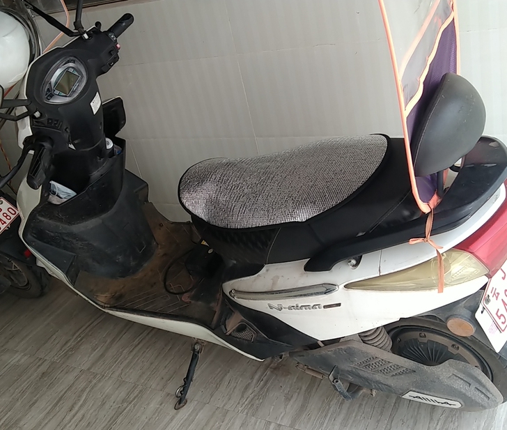 72V爱玛电动车无需驾驶证 ，手续齐全，有...