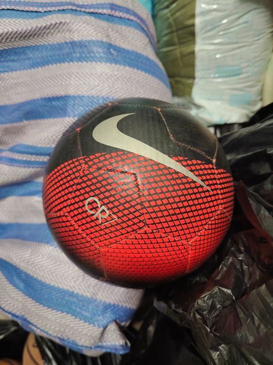 耐克足球，9.3新.50元