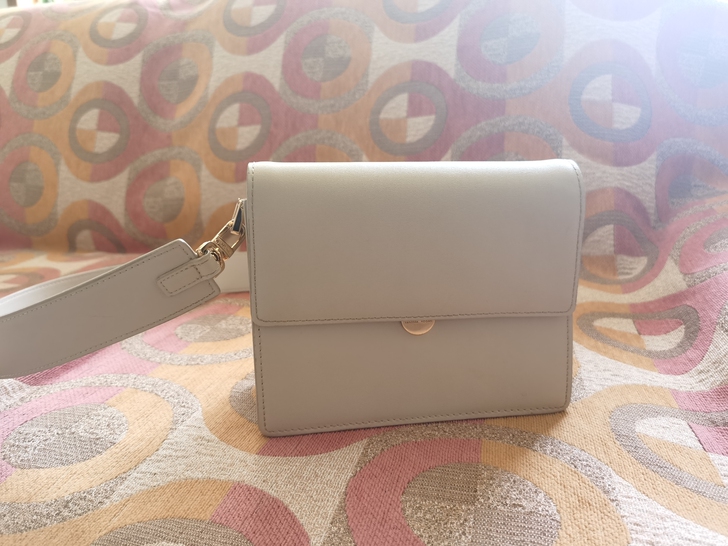 女士斜挎小方包，牛皮，淘宝旗舰店购，有防尘...