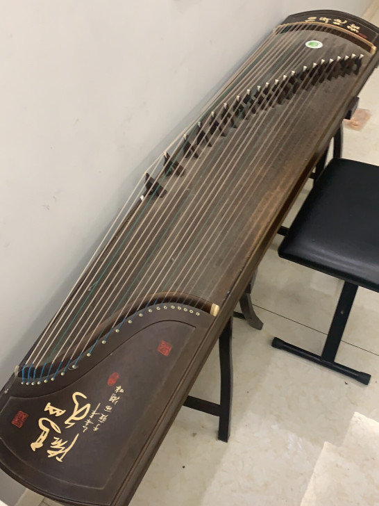 只用过几个月的古筝，买成2000左右