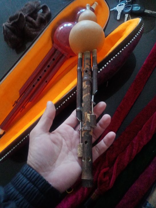 两支c调葫芦丝。转行不玩了，低价处理。少了...