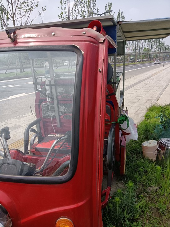 三轮车，买了一年多，电瓶可以跑50多公里，...