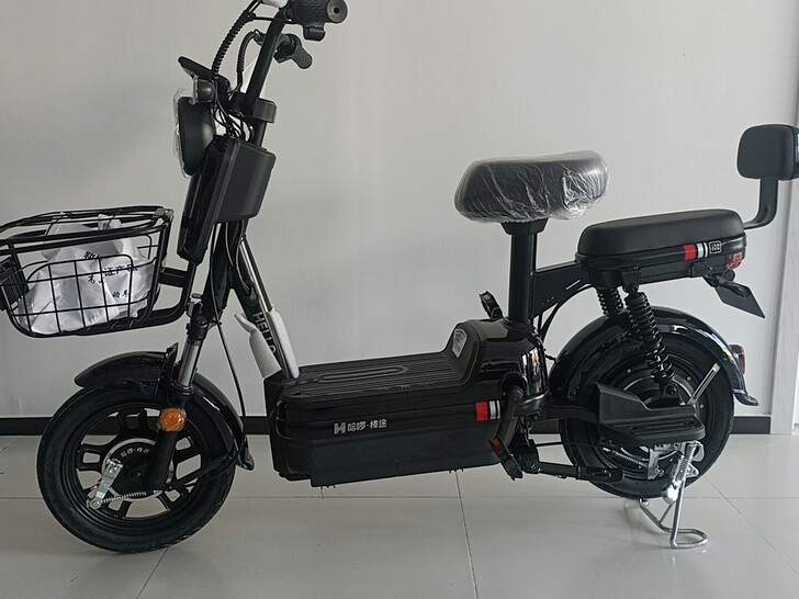 哈啰智能电动车，全球定位，手机远程控制