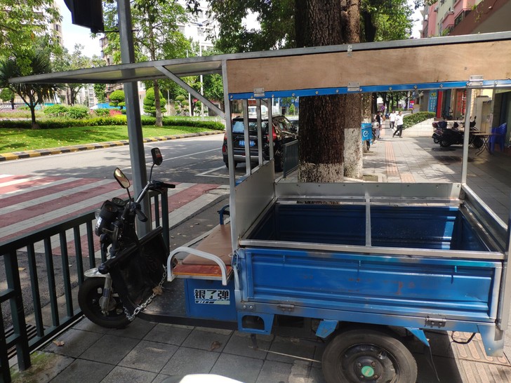 三轮车，电池耐用。
