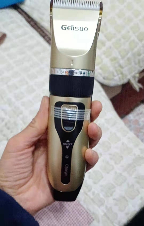 全新的家用充电理发器电推剪赔钱处理了 实体...