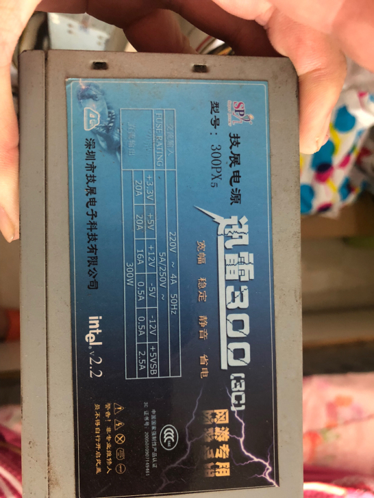 出两个电脑电源 二手轻微使用痕迹 有需要联系