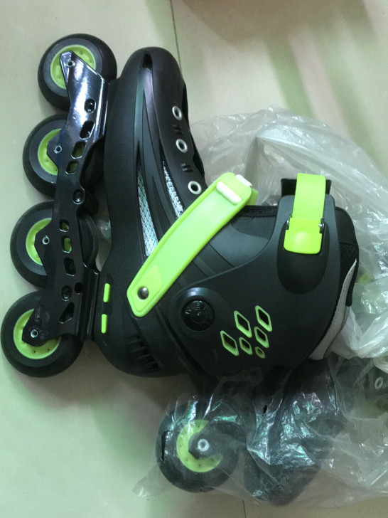 全新男款女款成人滑冰鞋，买了不敢滑，有需要...