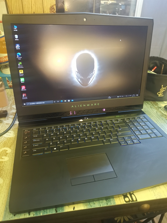 外星人17r5顶配。黑武士。配置到顶，屏幕...