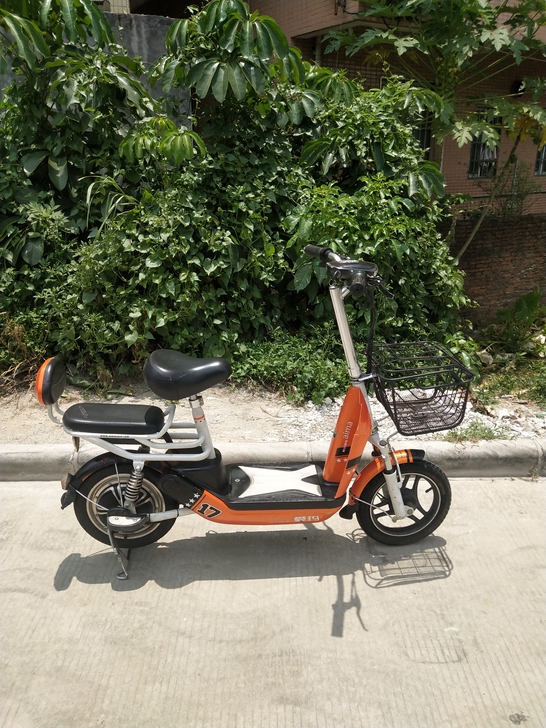 工作调动急转爱玛电动车原装锂电池续航三十公...