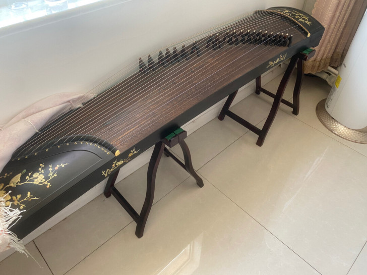 古筝闲置。入手的时候朋友给价两千多,镶彩贝...