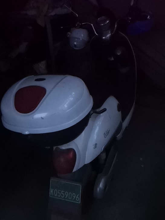 爱玛电动车转让850元  充满能开几十公里...