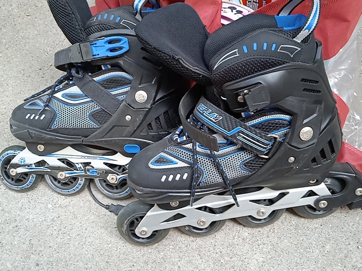 旱冰鞋，孩孑几乎没穿，现在穿不上了。40-...