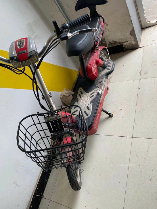 爱玛电动车，有临牌，今年2月份刚换的电池，...