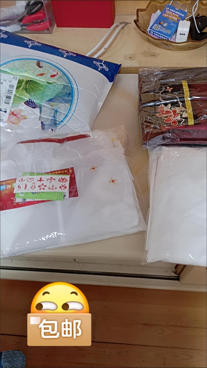 世无双汉服，正的。就穿过两次，一次逛街一次...