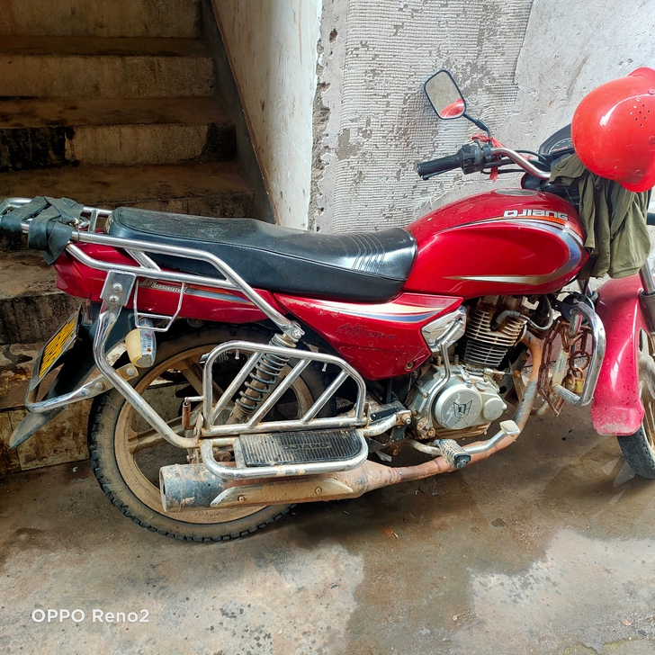 摩托车没用了，有用得着的拿去，手续齐全，才...