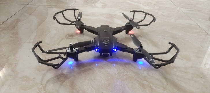 长期闲置，有一个机翼不转，10块钱买一个电...