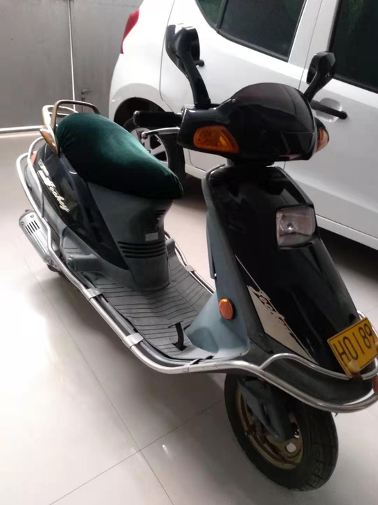 出一辆家庭自用摩托车,带牌照,一切正常可上...