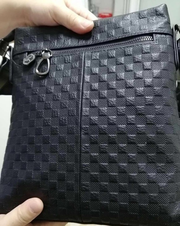 低价出手一个袋鼠单肩斜挎包,全新闲置半年多...