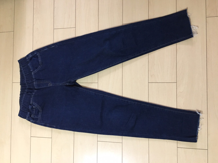 松紧腰九分牛仔裤。颜色偏深。建议95斤以下。