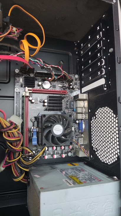 帮朋友卖的家用旧电脑，配置如图，整个机箱和...