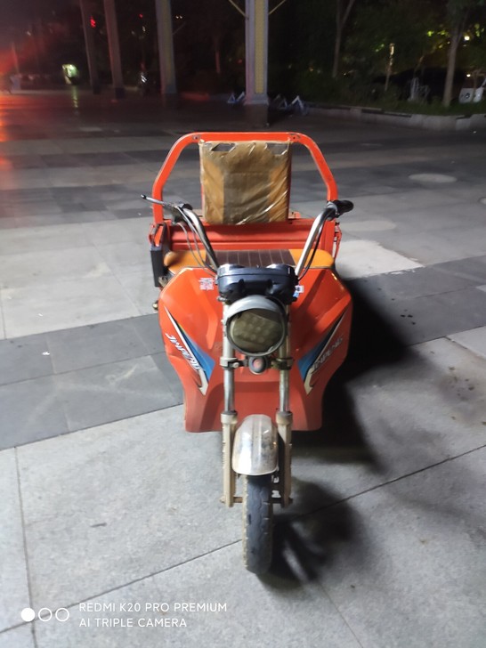 金鹏三轮车，60V20A，电瓶准新，质保1...