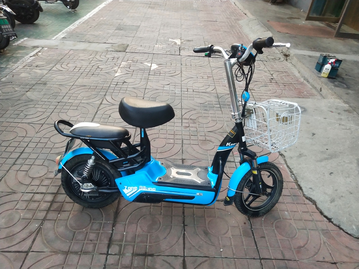 爱玛电动车。50里路左右。正规手续,带牌。