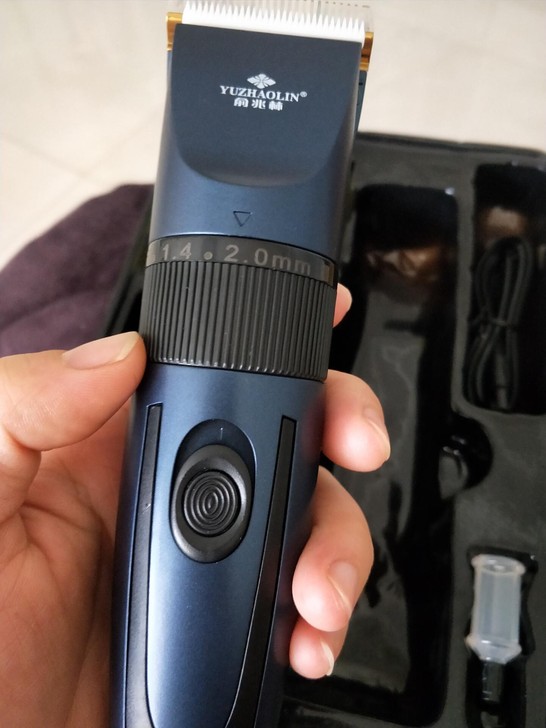 闲置理发器剃头发推子充电的、买来给家里老人...