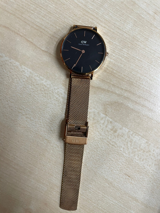 DW黑金手表