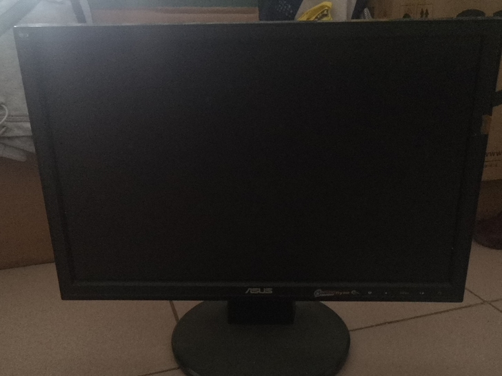 出售华硕电脑显示器，正常使用