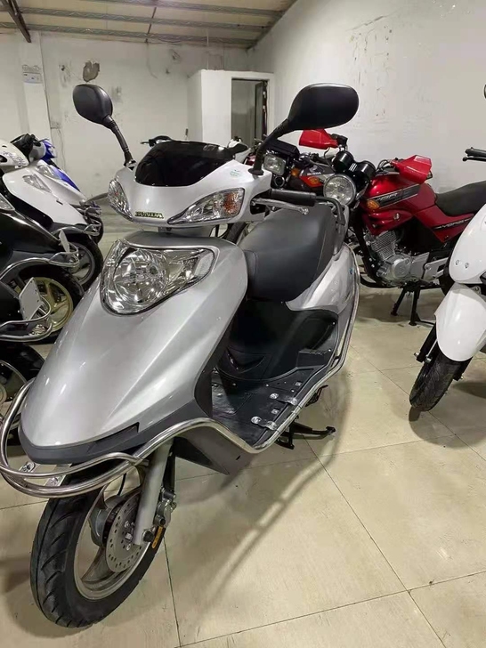 五羊本田新款三代小公主宝100cc 20...