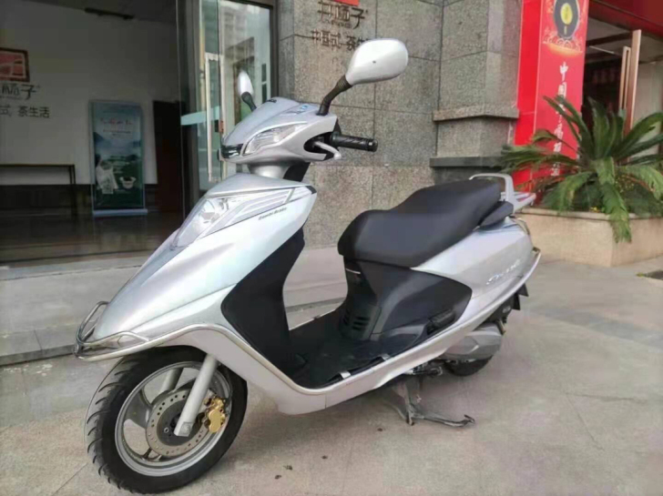 2020年国四五羊本田六代电喷睿御110-...