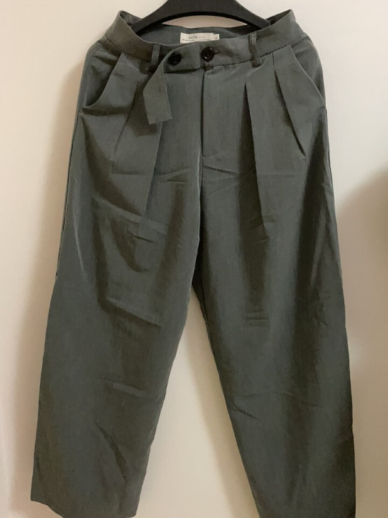 灰色西装阔腿裤