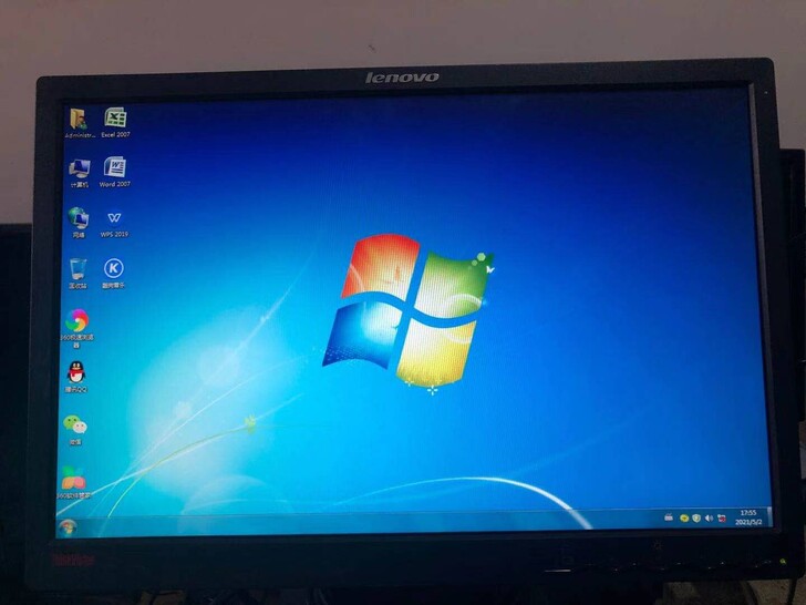 联想19寸LCD显示器，16：10.经久耐...