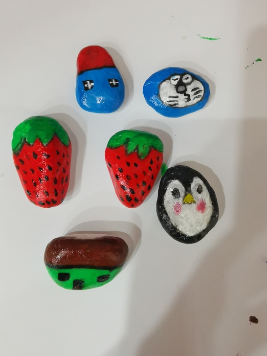 丙烯颜料,石头背面白色,做过处理,防水不掉...