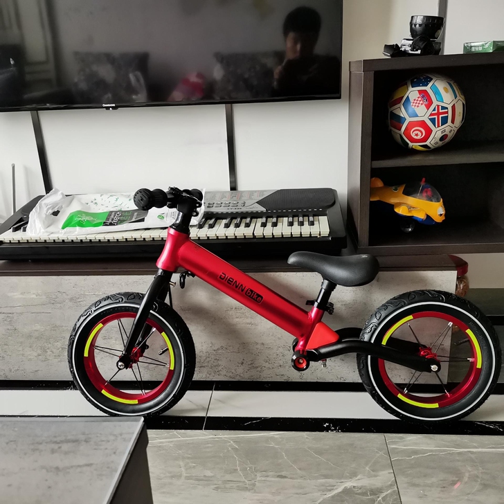 清仓各种款式儿童平衡滑步车，低于成本价甩卖